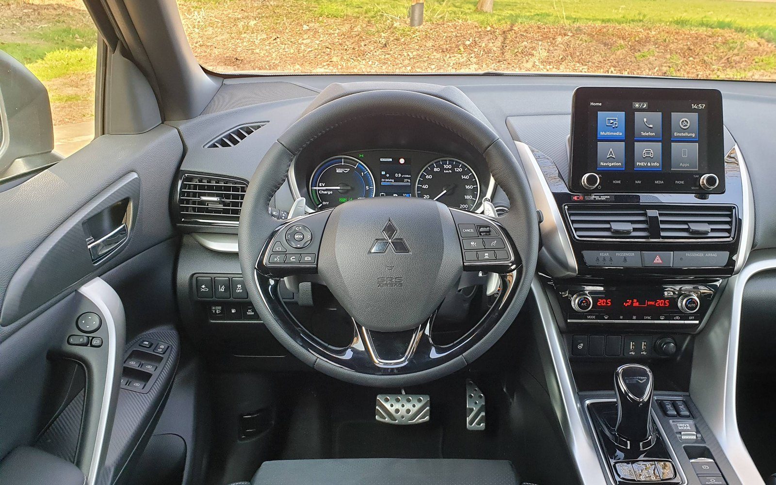 פנים Eclipse Cross